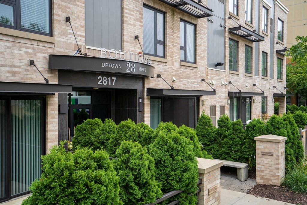 A building with the number 2817 on it.