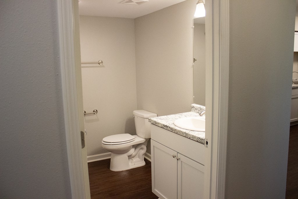 bathroom view with beautiful painting