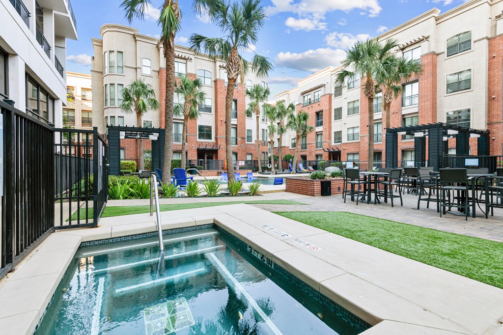 the preserve at ballantyne commons pool and courtyard with apartment buildings