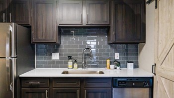 subway tile backsplash in 78704 austin tx apartments - Photo Gallery 2