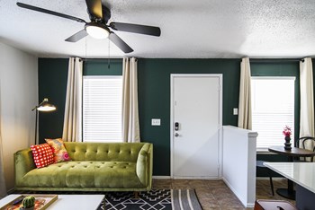 Living Room - Photo Gallery 5