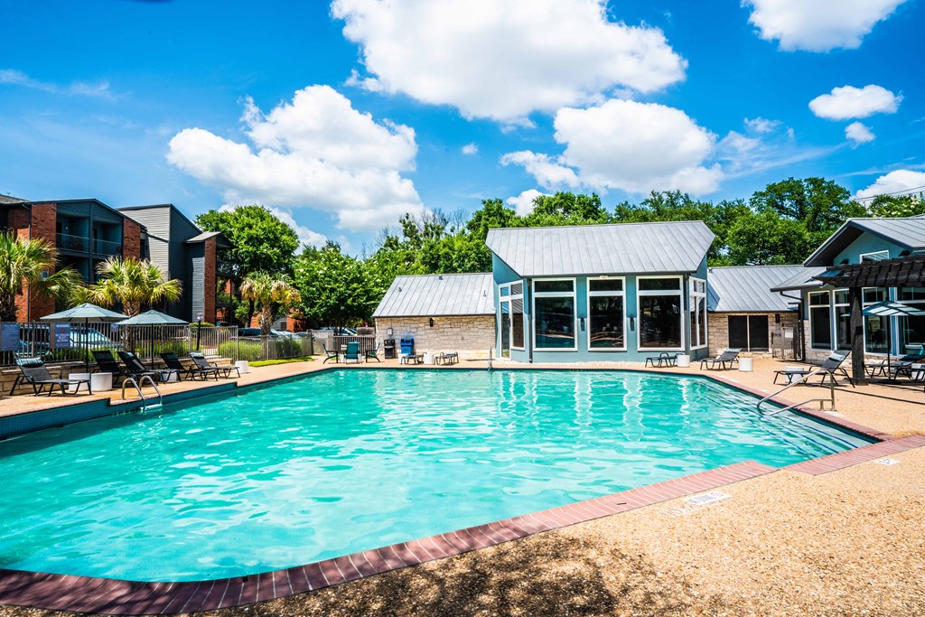 sparkling swimming pool in luxury austin apartment