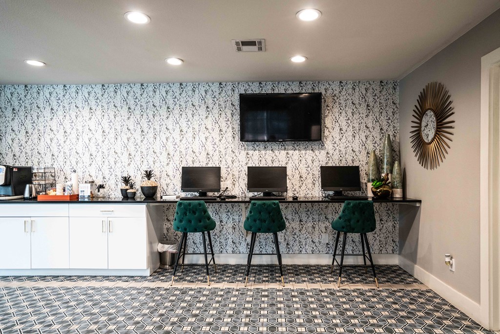 outdoor kitchen in luxury austin apartment