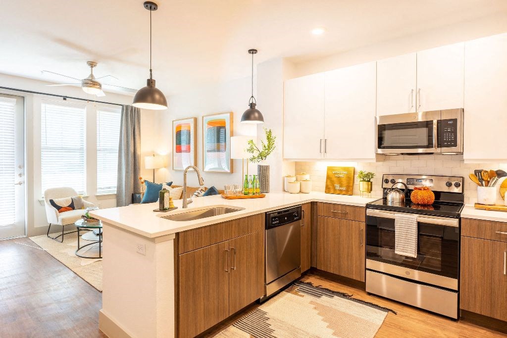 gourmet kitchen in modern midland texas apartment