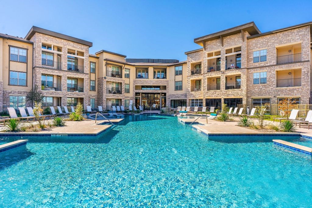 resort style pool in midland texas apartment