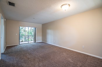 Vacant apartmentliving room - Photo Gallery 6
