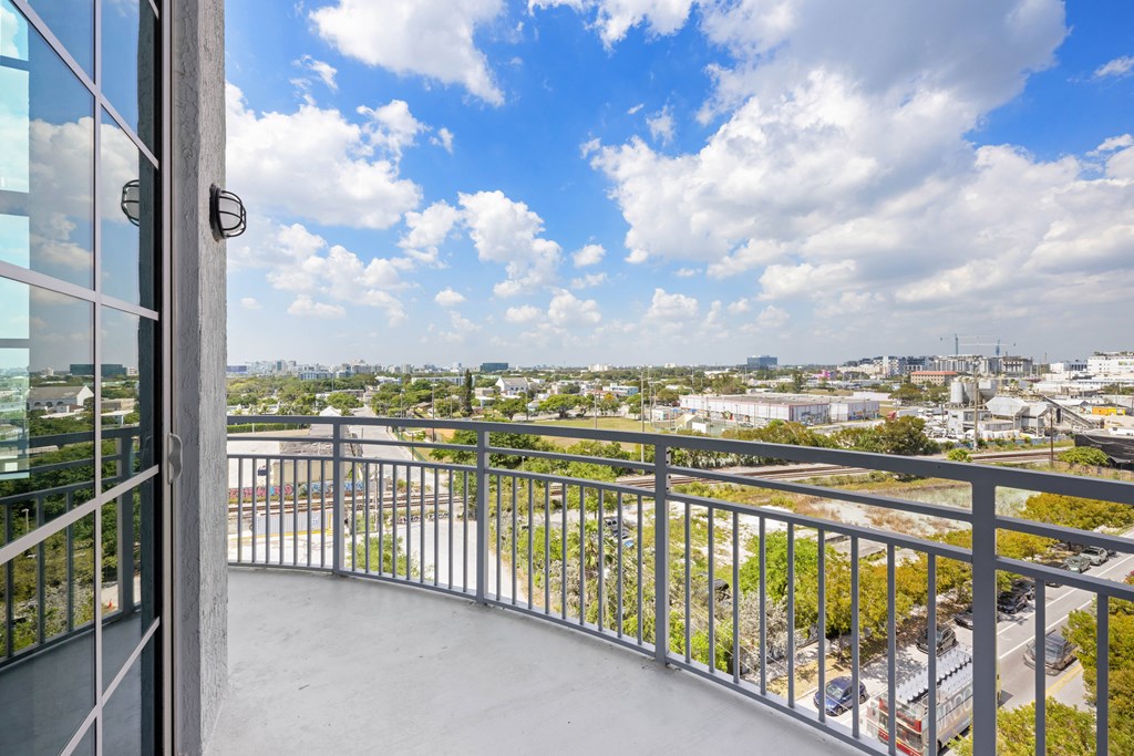 additional photo for property listing at chic digs with room to stretch out in the village 22 car