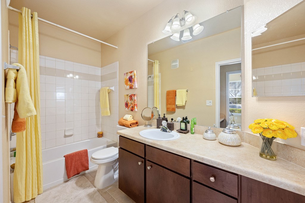 Ensuite bahtroom with wooden cabinetry