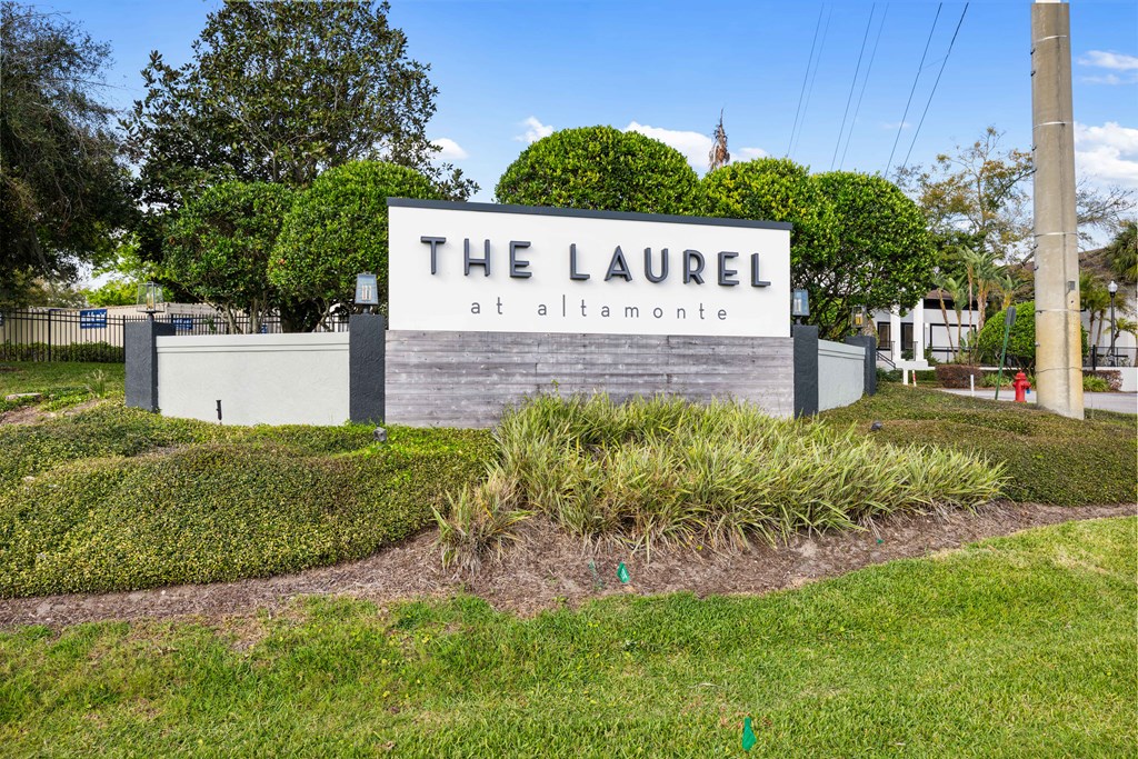 the laurel at alamo park entrance sign