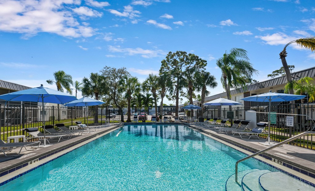 the pool at the resort at longboat key club