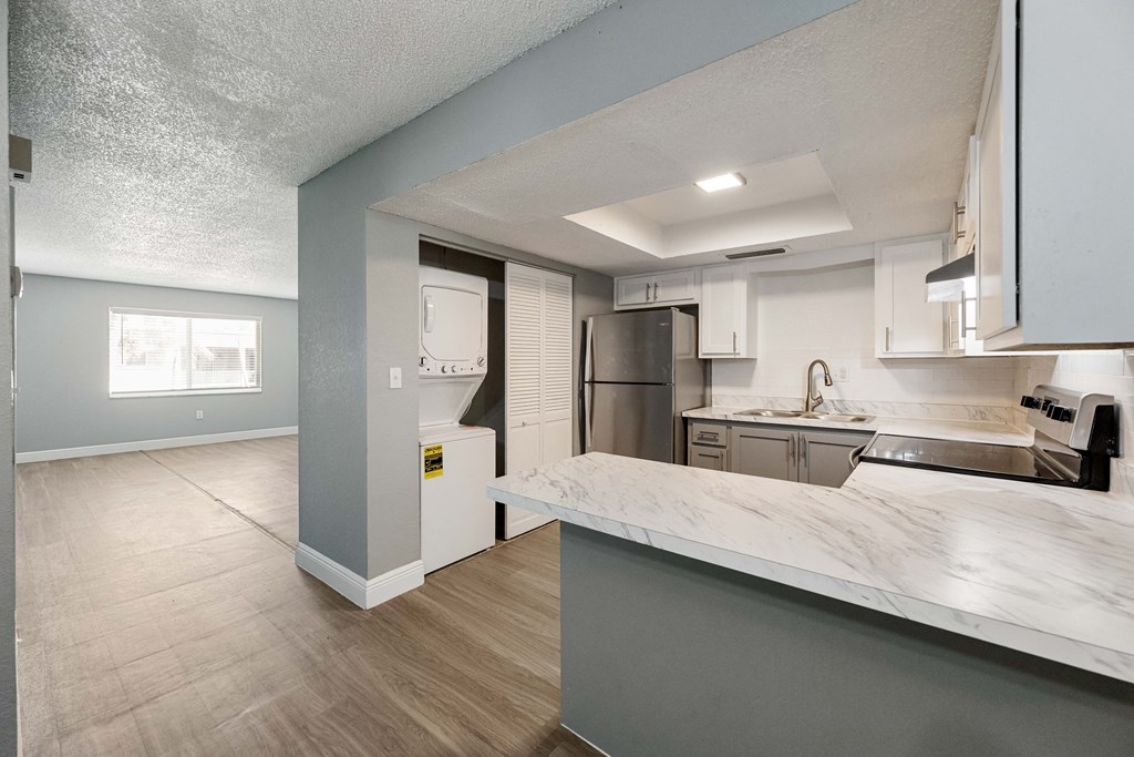 the preserve at ballantyne commons apartment living room and kitchen