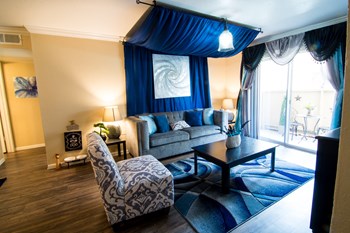 424 South Bender Avenue 1-2 Beds Apartment for Rent - Photo Gallery 2