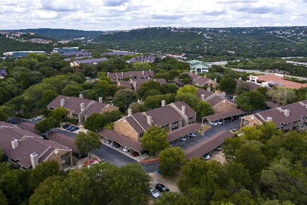 bird eye view of austin texas apartments