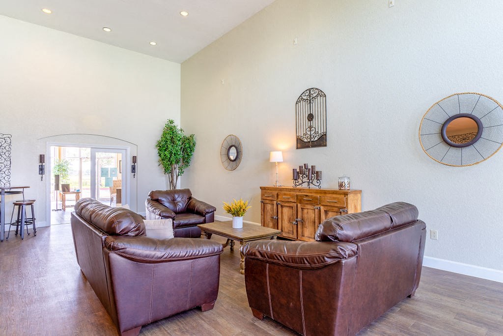 resident clubroom in pearland tx apartments