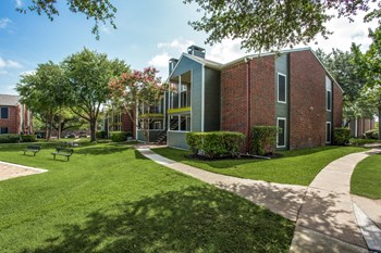 austin apartments with an outdoor courtyard - Photo Gallery 3