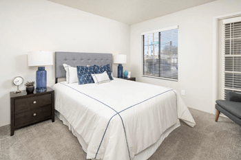 guest bedroom with white comforter - Photo Gallery 6