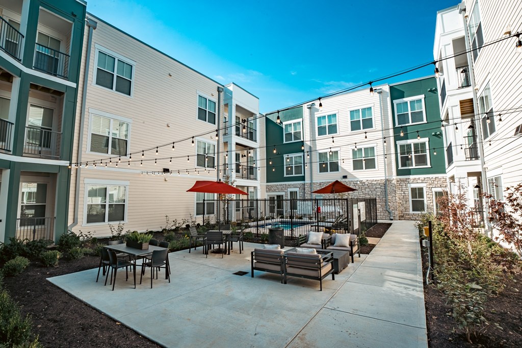 resident courtyard with ample seating areas