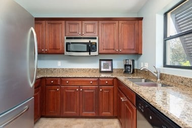 100 Larch Cir NE 1-2 Beds Apartment for Rent - Photo Gallery 1