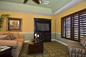 100 Larch Cir NE 1-2 Beds Apartment for Rent - Photo Gallery 3
