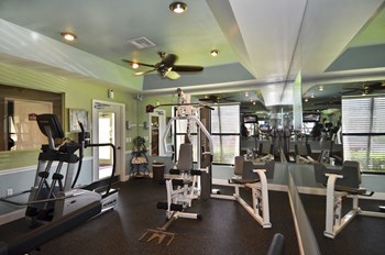 100 Larch Cir NE 1-2 Beds Apartment for Rent - Photo Gallery 5