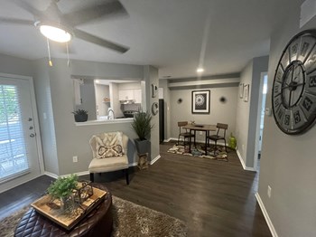 dinning room with kitchen view - Photo Gallery 5