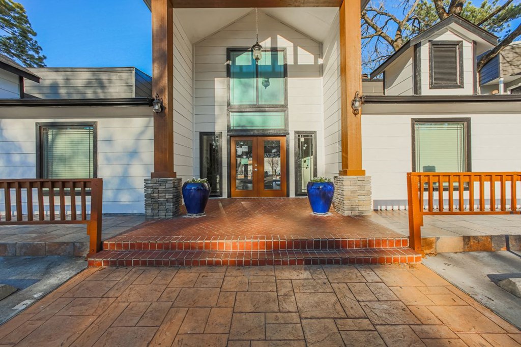 Entrance with two blue vases  at Cashel Springs, Houston, 77069