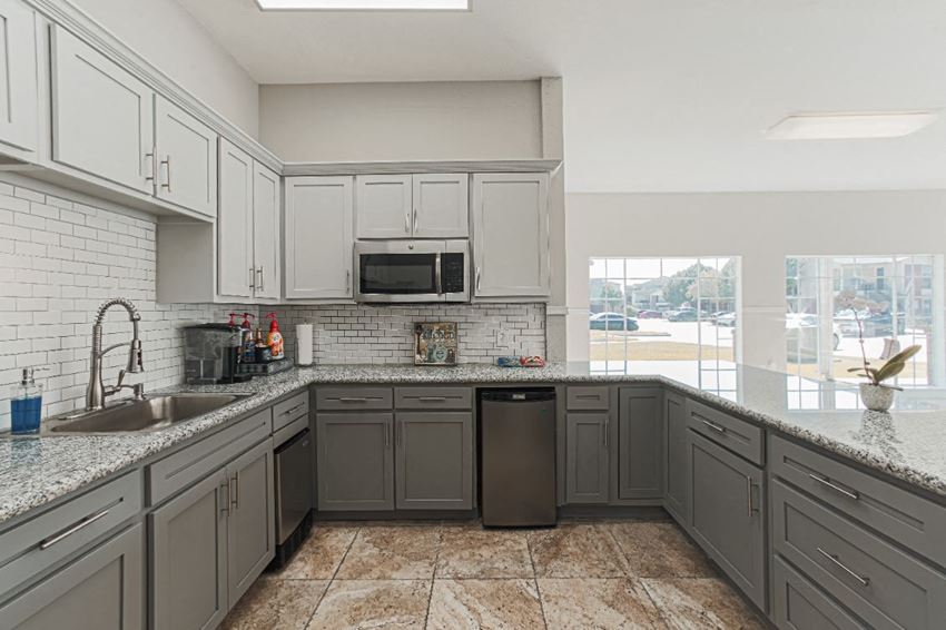 kitchen area in west houston luxury apartments
