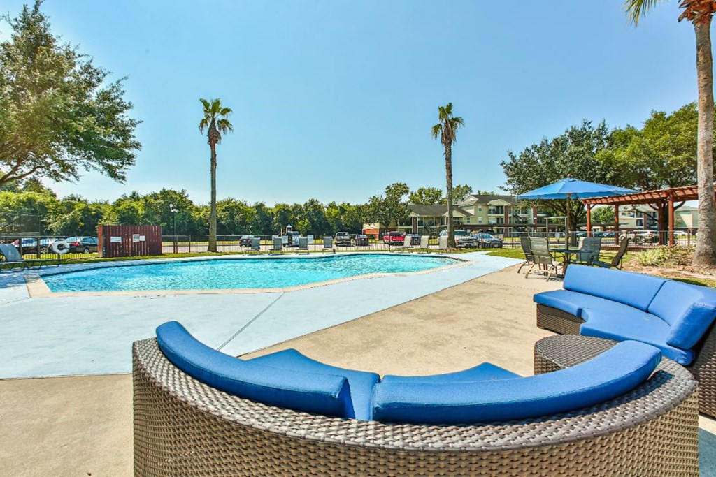 sparkling pool in west houston luxury apartments