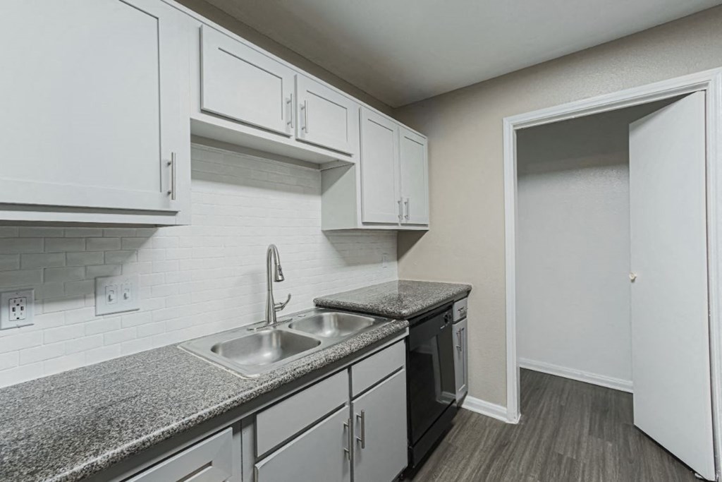 kitchen in west houston luxury apartments