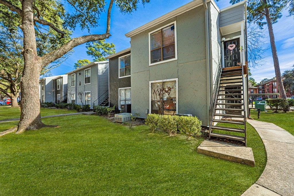 Apartments with well maintained lawn with stairs  at Cashel Springs, Texas, 77069