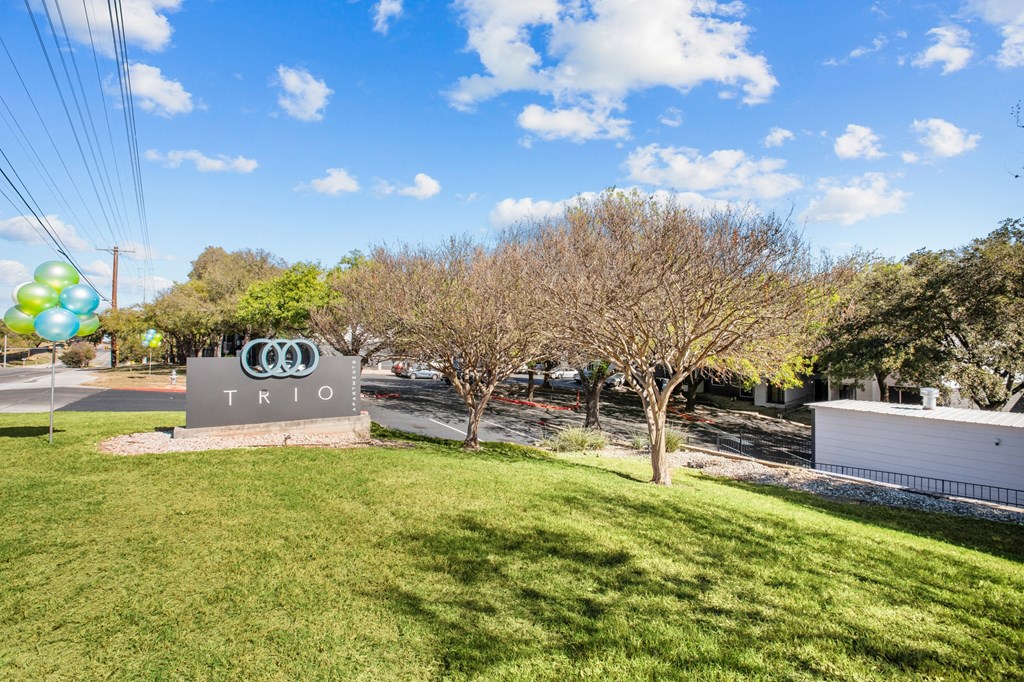 the sign at the entrance to the park