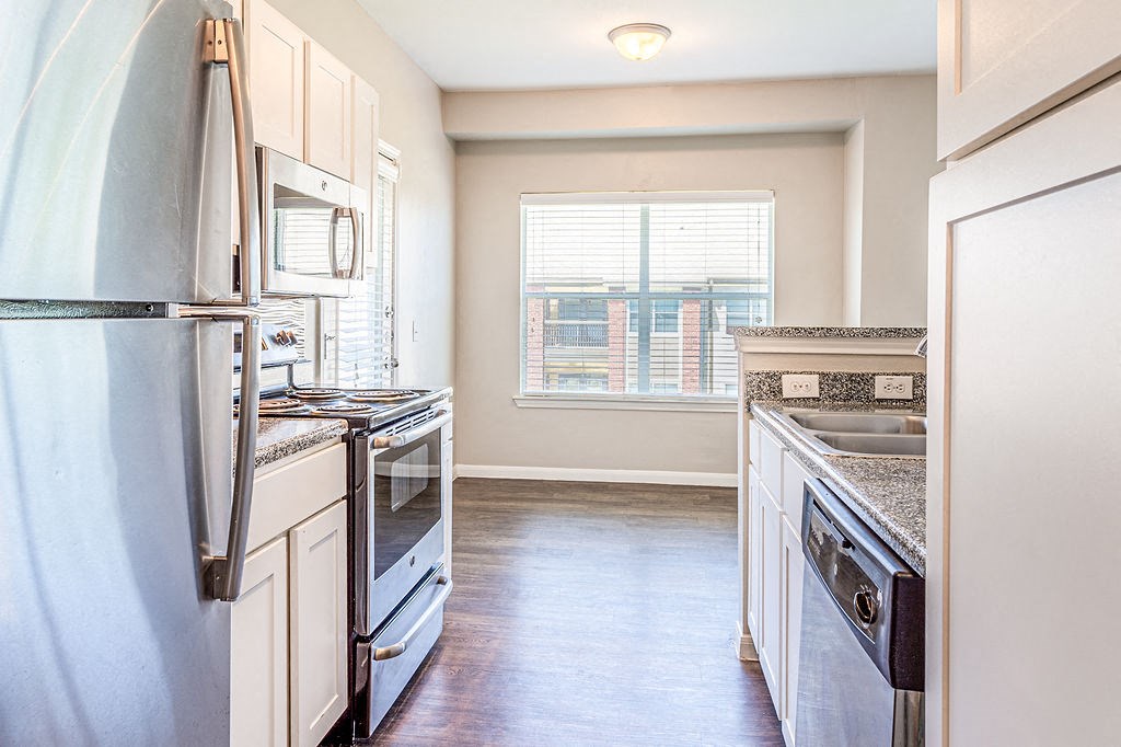 stainless steel appliances in pearland tx apartments