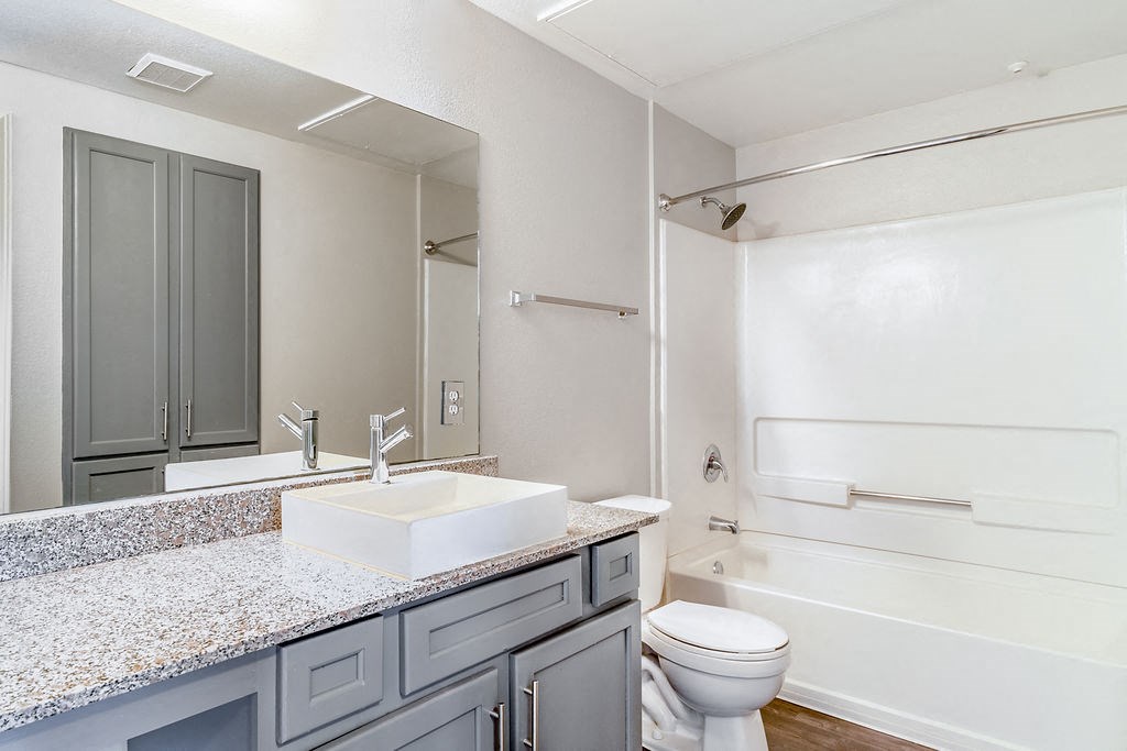bathroom in pearland tx apartments