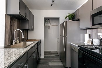 stainless steel appliances in austin tx apartments - Photo Gallery 17