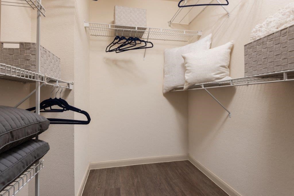 walk in closet with shelving features