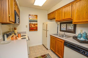 2154 Meadow Glade Ln 1-2 Beds Apartment for Rent - Photo Gallery 4