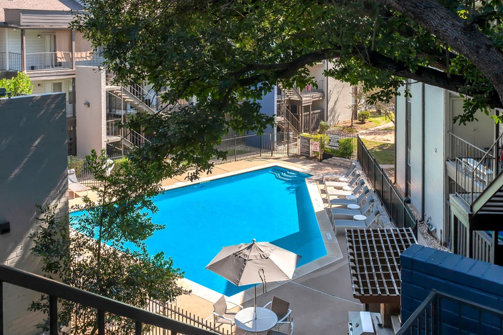a look at the pool at the bradley braddock road station apartments