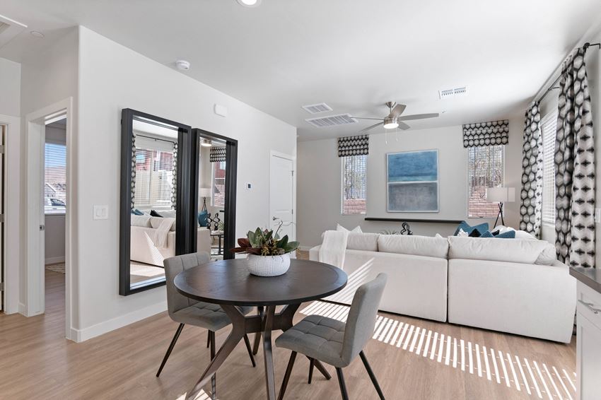 Moderne At Rocking K