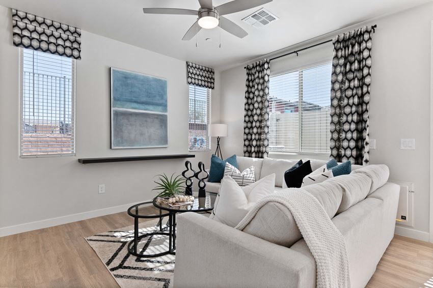 Moderne At Rocking K