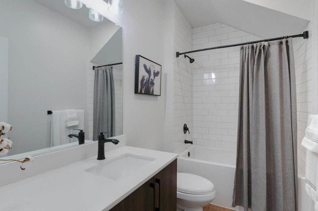 bathroom with shower and tub at Hermosa Village, Leander