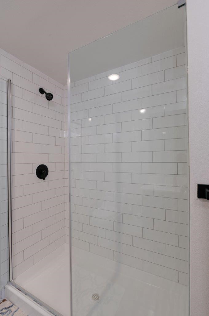 Glass shower at Hermosa Village, Leander, Texas