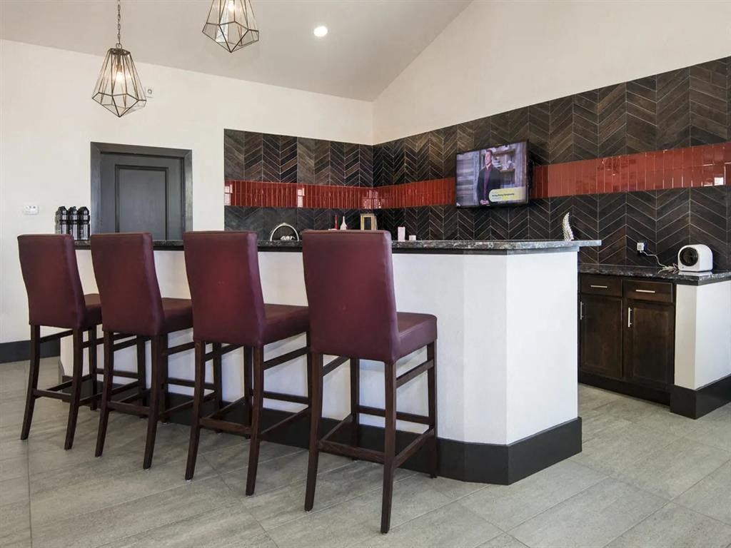 a kitchen or kitchenette at la quinta