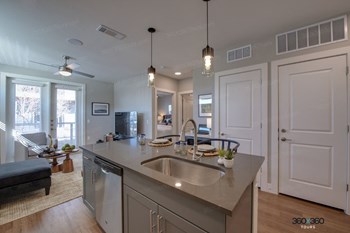 kitchen island in ft worth texas apartments - Photo Gallery 5