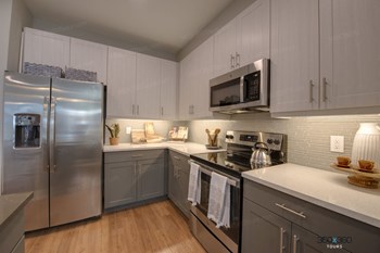 luxury kitchen in ft worth texas apartments - Photo Gallery 4