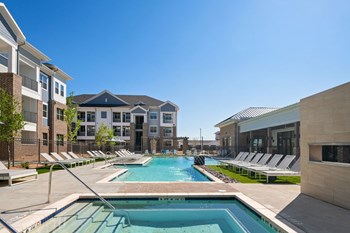 sparkling pool in midland pet-friendly apartment - Photo Gallery 10