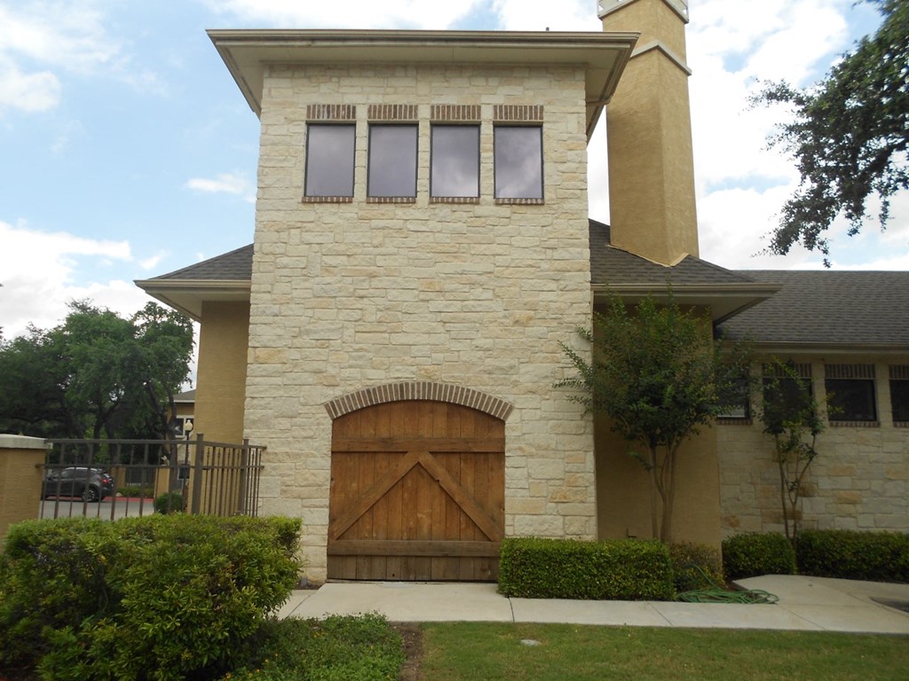 exterior of providence estates townhome complex in san antonio