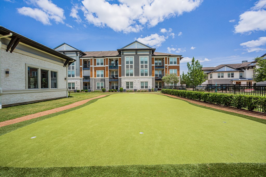 putting green in outdoor amenities space
