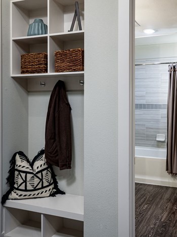 315 West Magnolia Avenue Studio-2 Beds Apartment for Rent - Photo Gallery 4