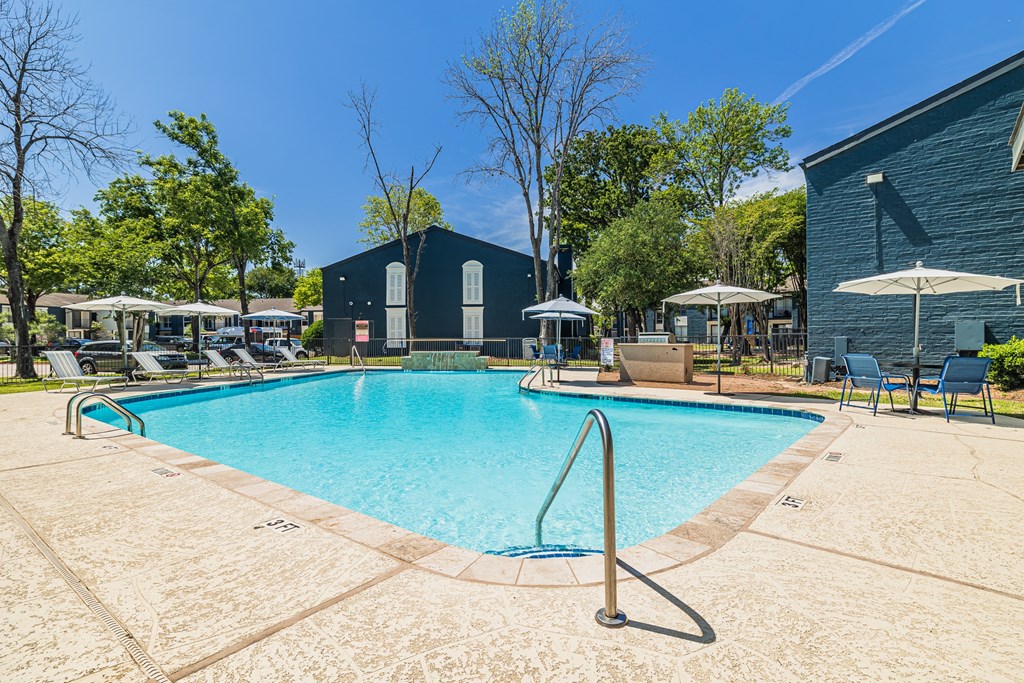 the preserve at ballantyne commons resort swimming pool