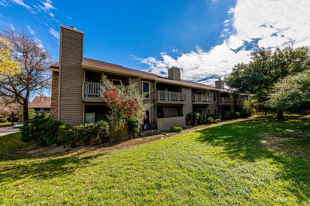 exterior shot of building in austin texas apartments